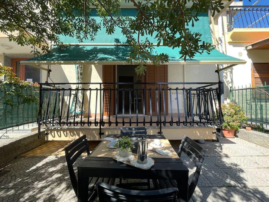 Appartement Free Parking Casa Con Giardino - Centro Mare A 5 Minuti à Pietra Ligure Extérieur photo